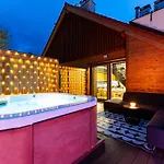 Dream View Stone Hill Z Jacuzzi Lägenhet *